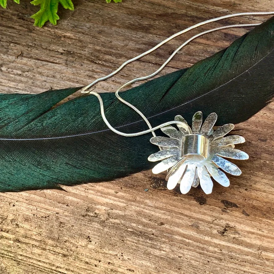 Daisy necklace. Sterling silver.