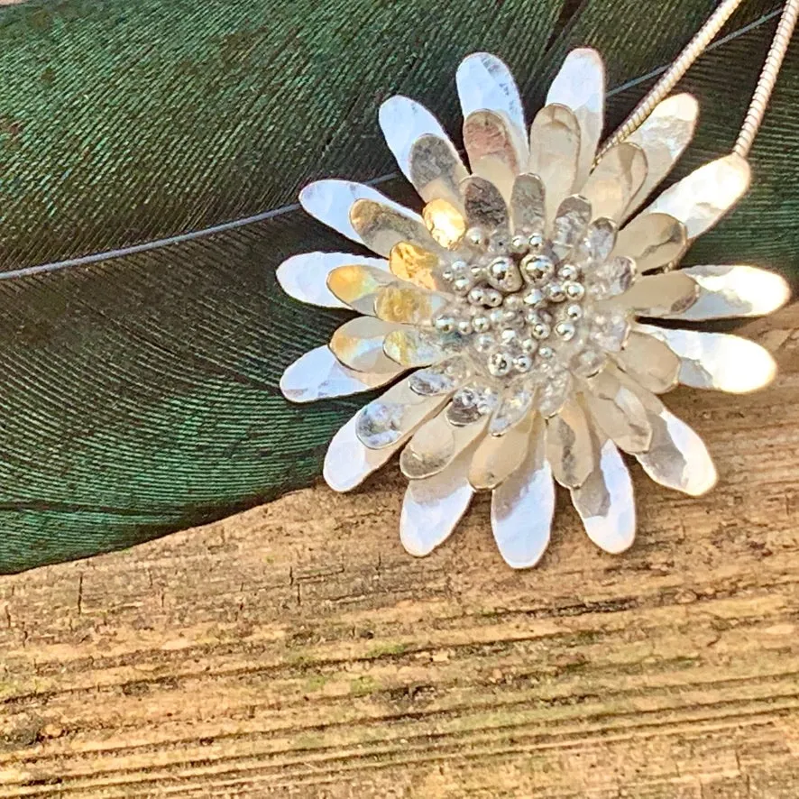 Daisy necklace. Sterling silver.