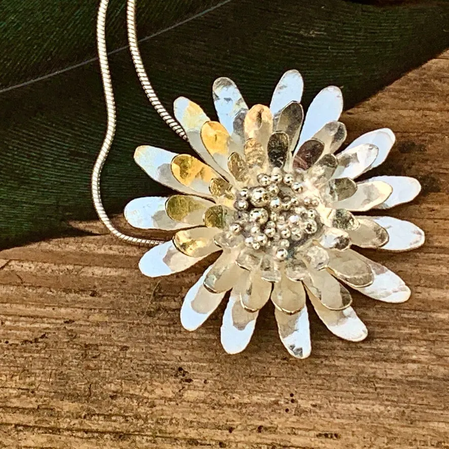 Daisy necklace. Sterling silver.