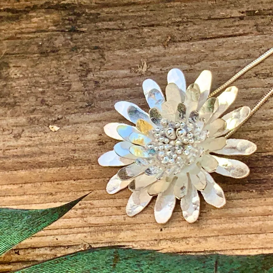 Daisy necklace. Sterling silver.