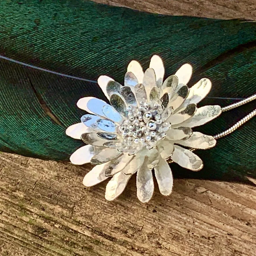 Daisy necklace. Sterling silver.