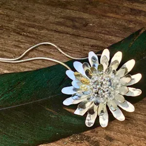 Daisy necklace. Sterling silver.