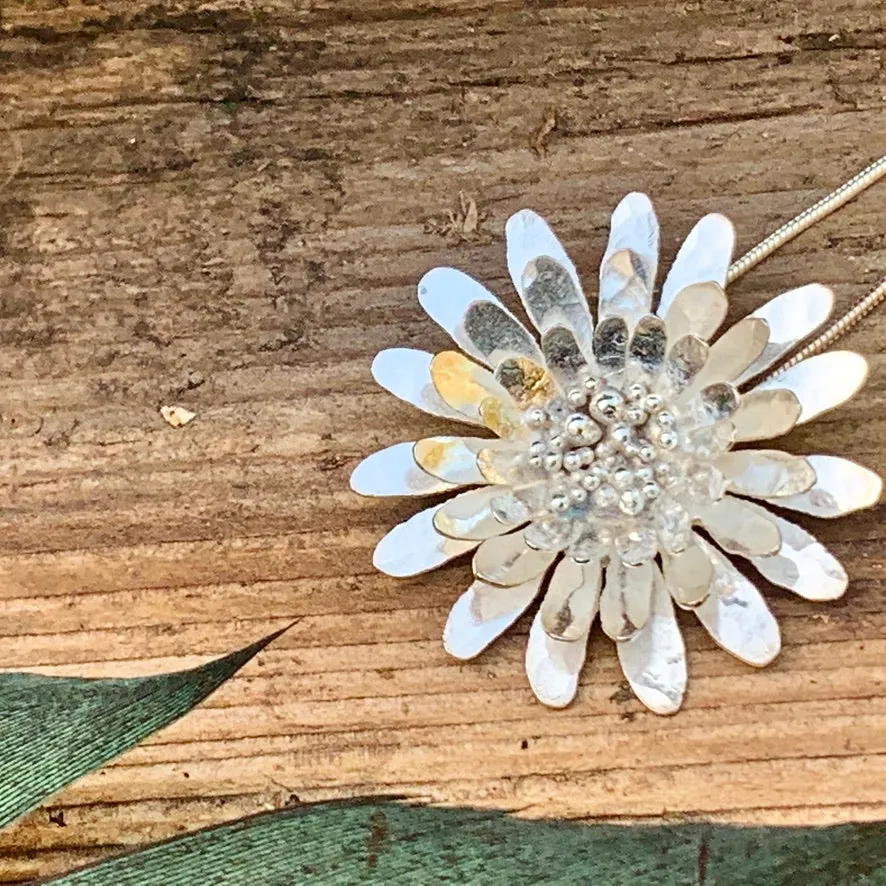 Daisy necklace. Sterling silver.